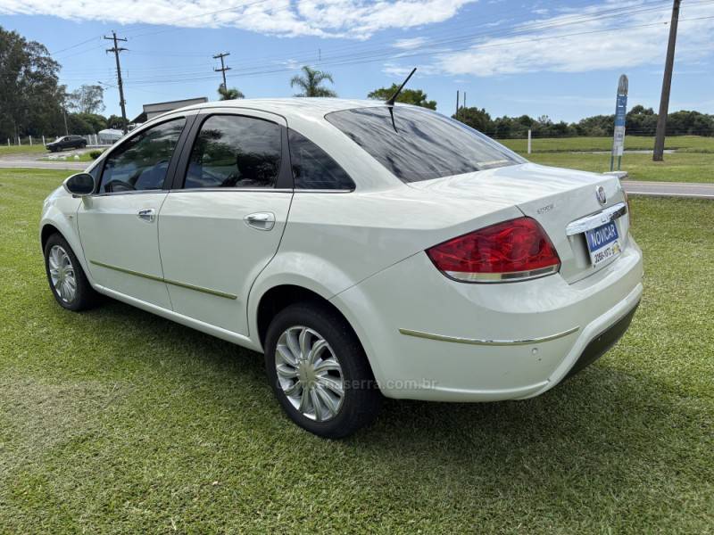 FIAT - LINEA - 2015/2016 - Branca - R$ 41.000,00