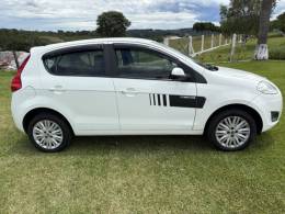 FIAT - PALIO - 2013/2014 - Branca - R$ 35.000,00