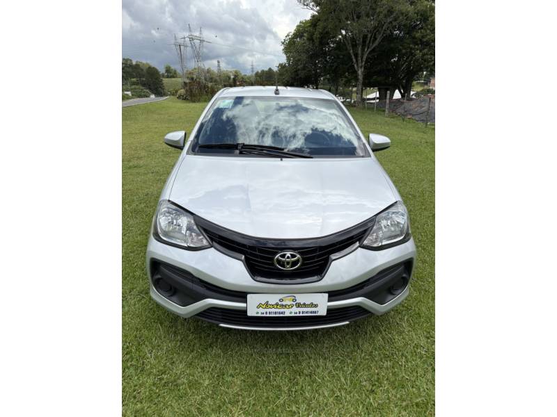 TOYOTA - ETIOS - 2019/2020 - Prata - R$ 61.000,00