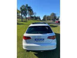 AUDI - A3 - 2013/2014 - Branca - R$ 91.000,00