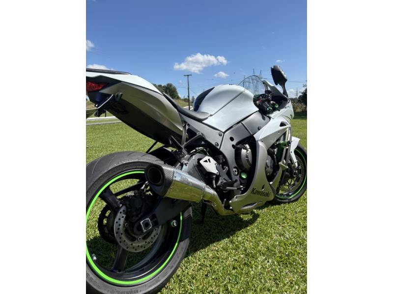 KAWASAKI - NINJA ZX-10R - 2019/2019 - Branca - R$ 68.000,00