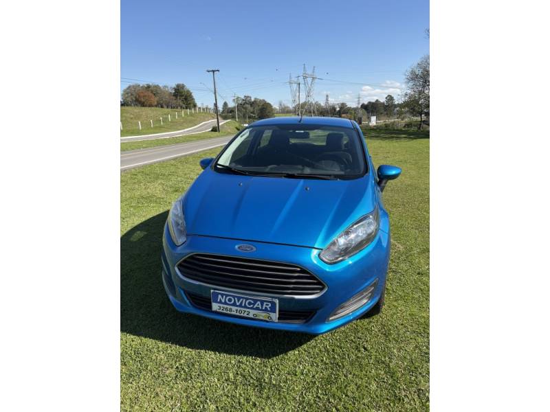 FORD - FIESTA - 2015/2016 - Azul - R$ 52.500,00