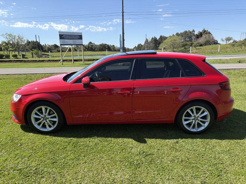 AUDI - A3 - 2014/2015 - Vermelha - R$ 90.000,00