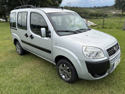 FIAT - DOBLÓ - 2011/2012 - Prata - R$ 50.000,00