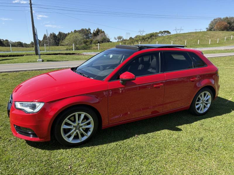 AUDI - A3 - 2014/2015 - Vermelha - R$ 90.000,00