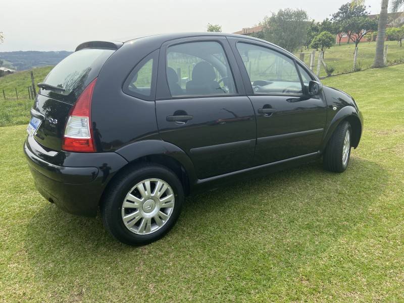 CITROËN - C3 - 2010/2011 - Preta - R$ 29.000,00