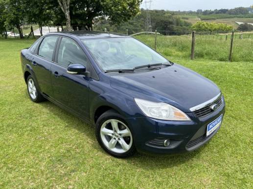 FORD - FOCUS - 2010/2011 - Azul - R$ 31.000,00