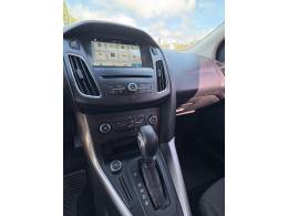 FORD - FOCUS - 2018/2019 - Branca - R$ 65.000,00