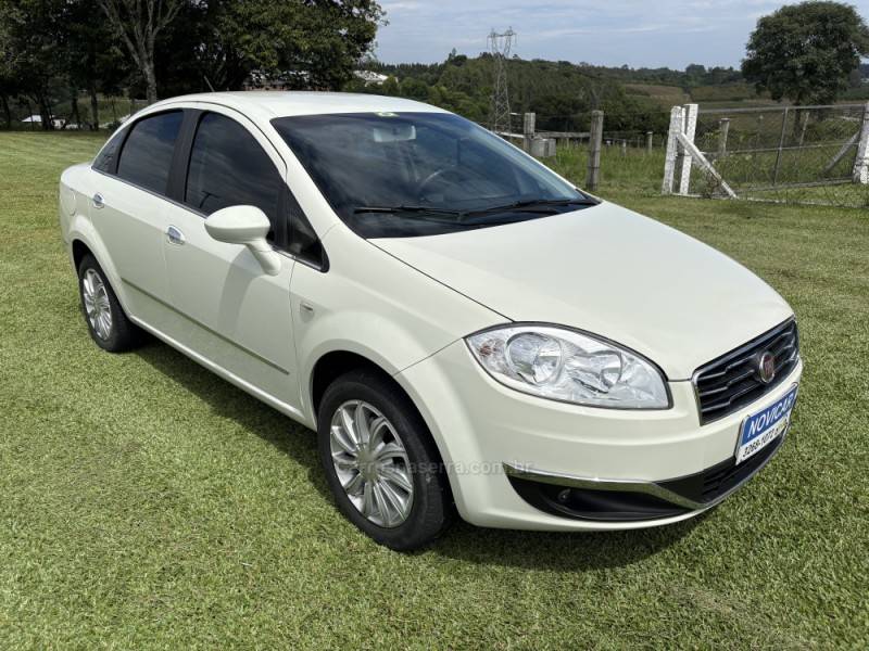 FIAT - LINEA - 2015/2016 - Branca - R$ 41.000,00