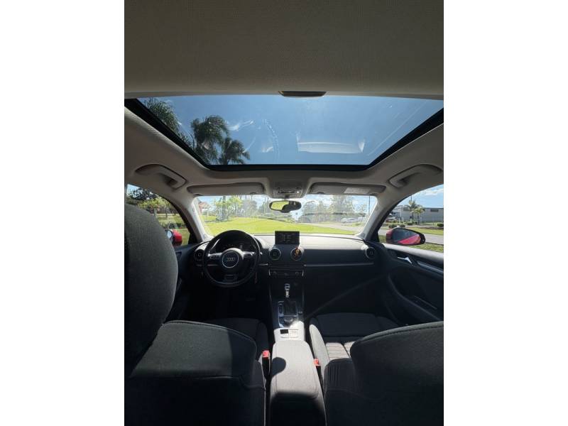 AUDI - A3 - 2014/2015 - Vermelha - R$ 90.000,00