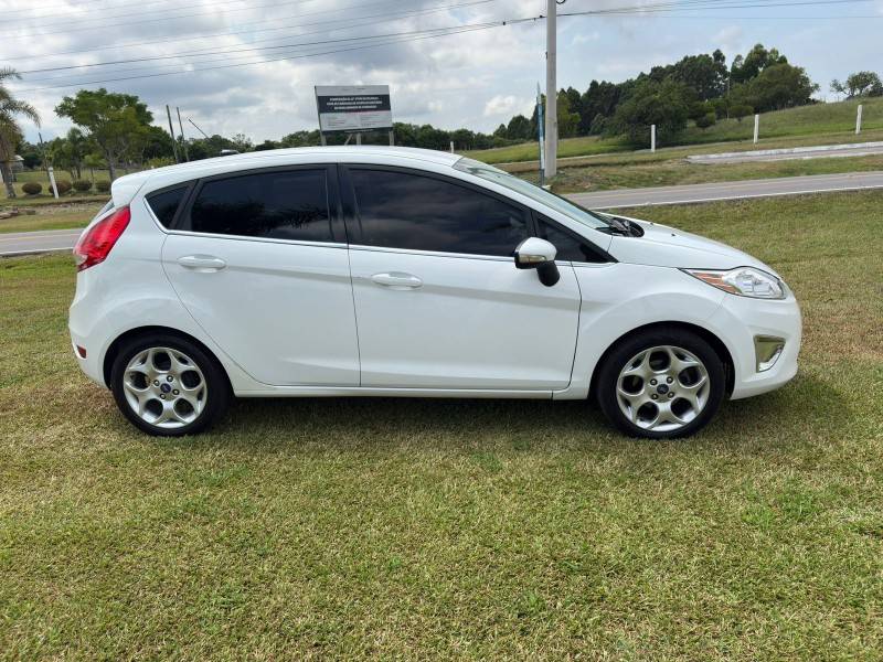 FORD - FIESTA - 2012/2012 - Branca - R$ 41.000,00