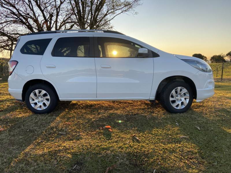 CHEVROLET - SPIN - 2014/2015 - Branca - R$ 56.900,00