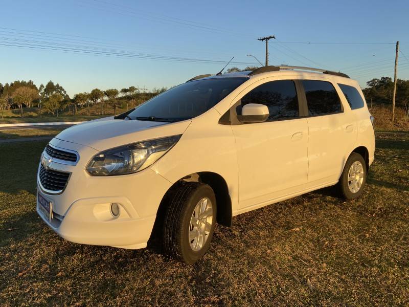 CHEVROLET - SPIN - 2014/2015 - Branca - R$ 56.900,00