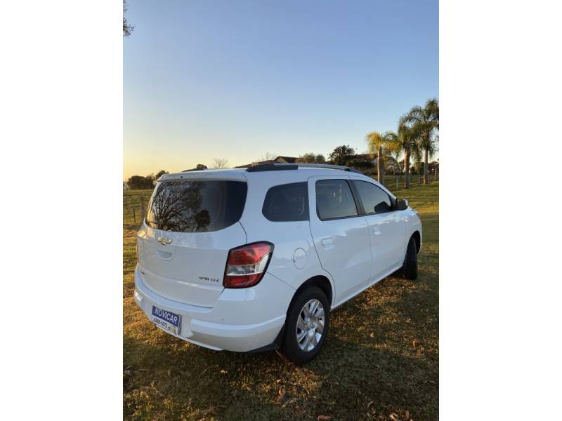 CHEVROLET - SPIN - 2014/2015 - Branca - R$ 56.900,00