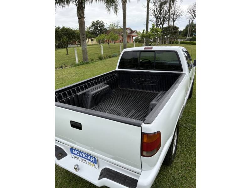 CHEVROLET - S10 - 1996/1996 - Branca - R$ 35.000,00
