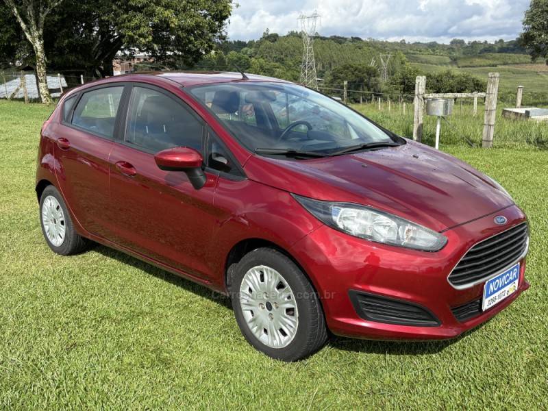 FORD - FIESTA - 2014/2014 - Vermelha - R$ 45.500,00