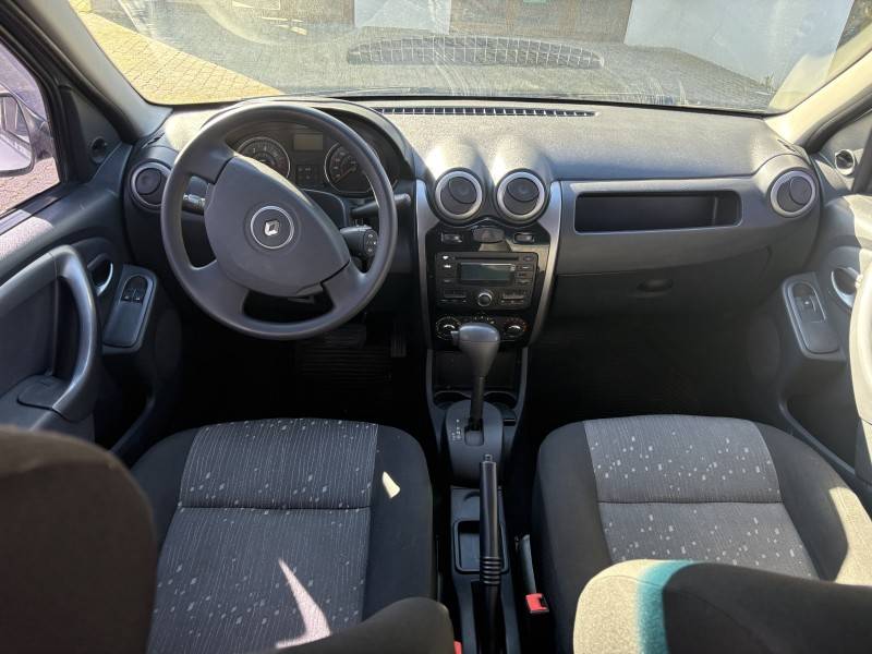 RENAULT - LOGAN - 2013/2013 - Prata - R$ 33.000,00