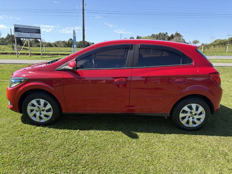 CHEVROLET - ONIX - 2015/2015 - Vermelha - R$ 49.500,00