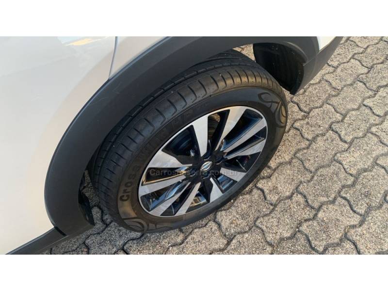 NISSAN - KICKS - 2018/2019 - Branca - R$ 75.000,00