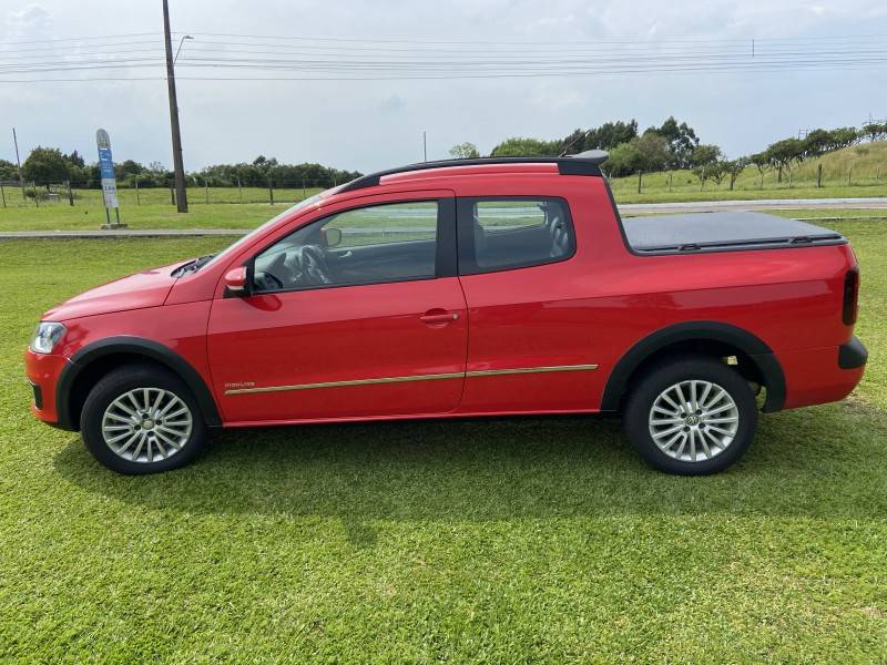 VOLKSWAGEN - SAVEIRO - 2015/2016 - Vermelha - R$ 67.000,00