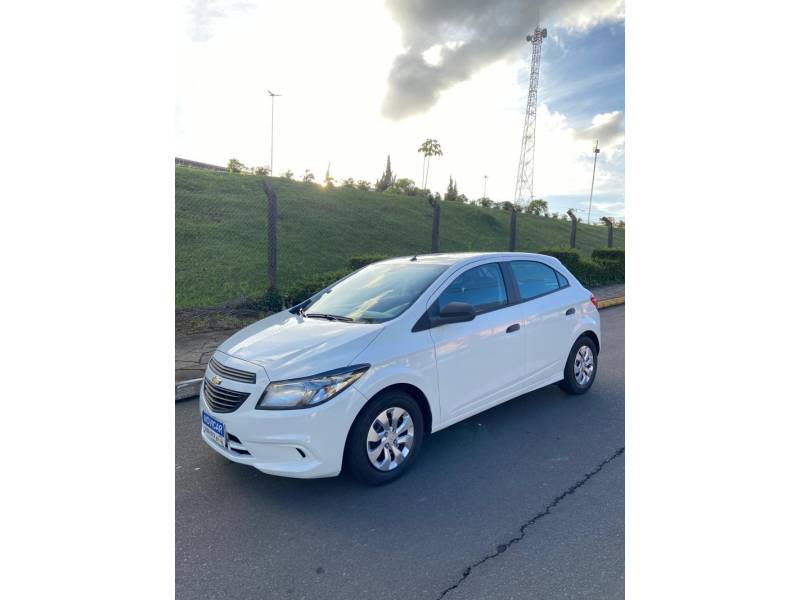 CHEVROLET - ONIX - 2019/2019 - Branca - R$ 54.000,00