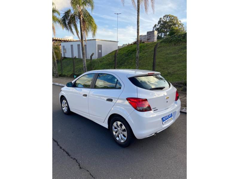 CHEVROLET - ONIX - 2019/2019 - Branca - R$ 54.000,00