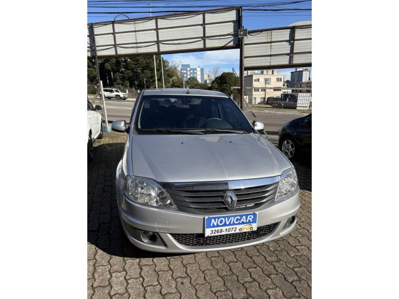 RENAULT - LOGAN - 2013/2013 - Prata - R$ 33.000,00