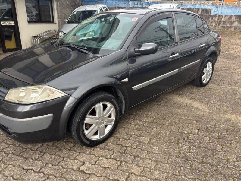 RENAULT - MÉGANE - 2006/2007 - Cinza - R$ 17.900,00