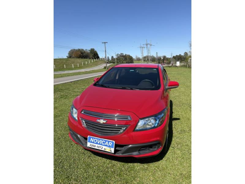 CHEVROLET - ONIX - 2015/2015 - Vermelha - R$ 49.500,00
