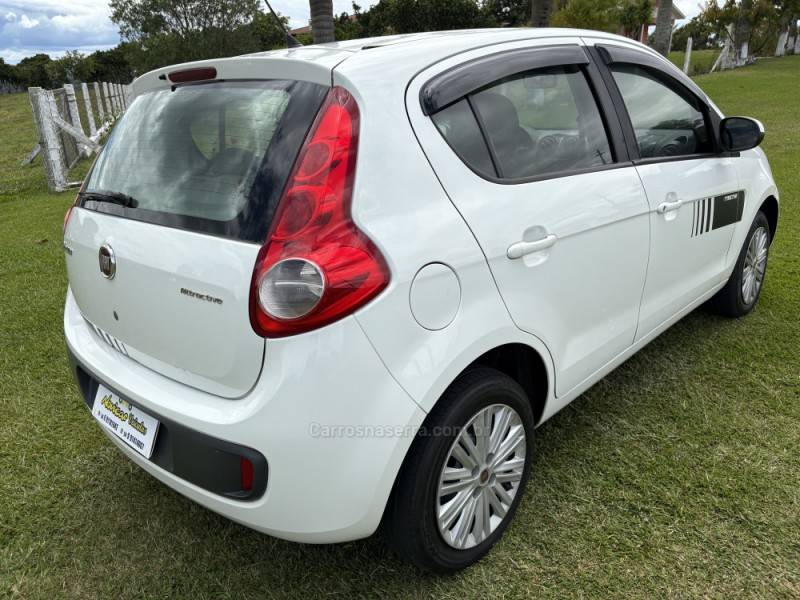 FIAT - PALIO - 2013/2014 - Branca - R$ 35.000,00