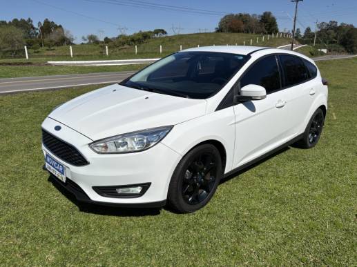 FORD - FOCUS - 2018/2019 - Branca - R$ 65.500,00