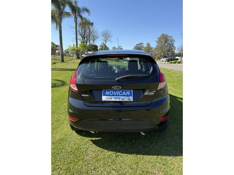 FORD - FIESTA - 2014/2014 - Preta - R$ 46.000,00