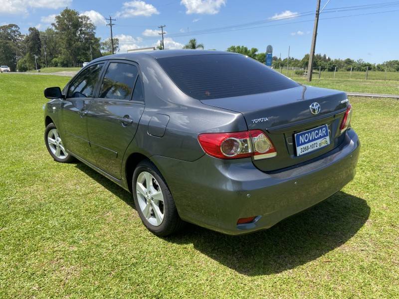 TOYOTA - COROLLA - 2013/2014 - Cinza - R$ 68.000,00