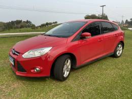 FORD - FOCUS - 2013/2014 - Vermelha - R$ 62.000,00