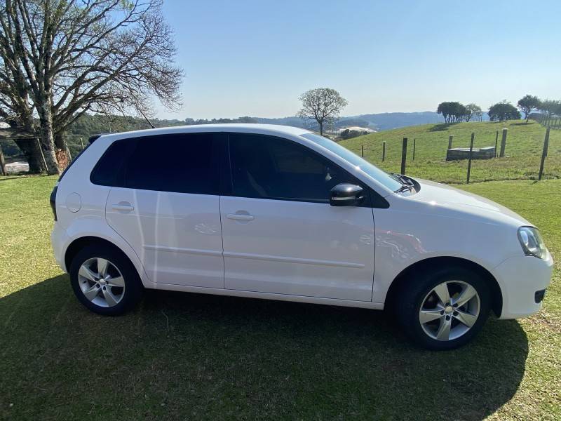 VOLKSWAGEN - POLO - 2014/2014 - Branca - R$ 46.500,00