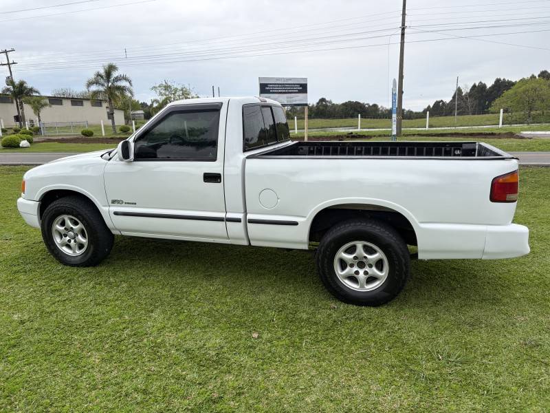 CHEVROLET - S10 - 1996/1996 - Branca - R$ 35.000,00