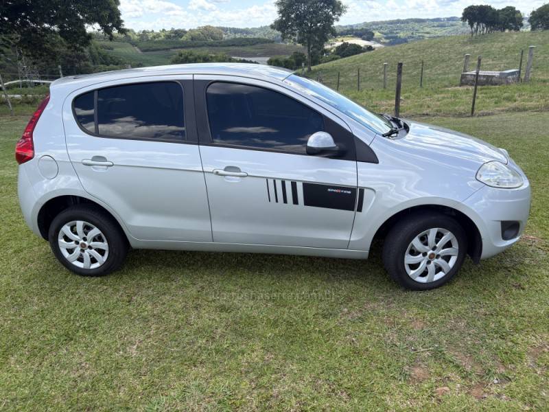 FIAT - PALIO - 2013/2014 - Prata - R$ 38.500,00