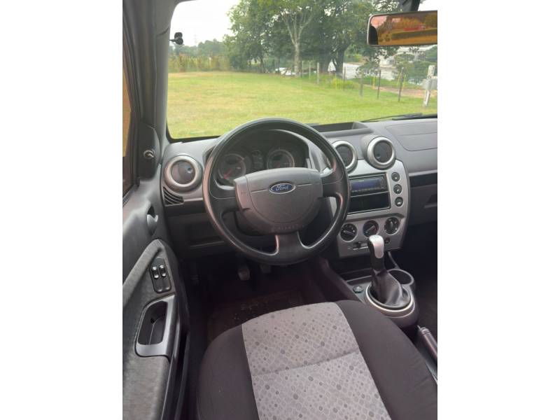 FORD - FIESTA - 2014/2014 - Prata - R$ 39.900,00