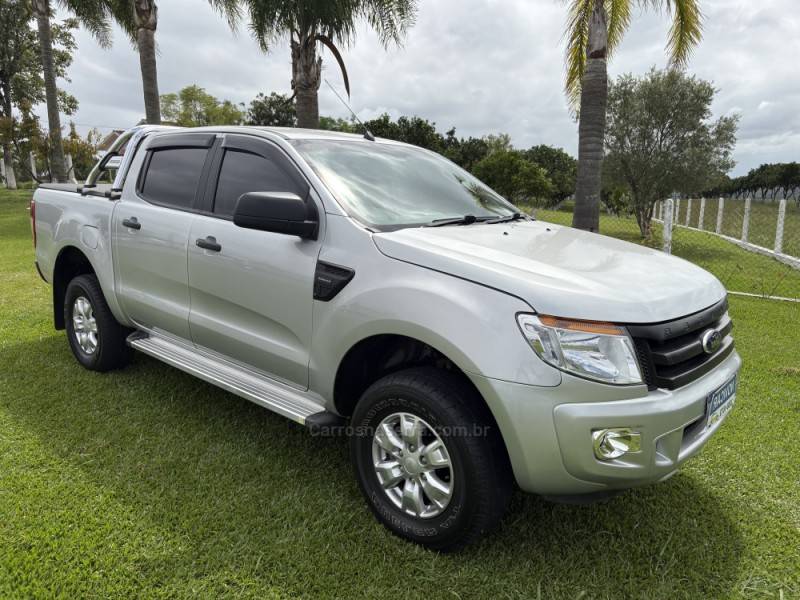 FORD - RANGER - 2014/2014 - Prata - R$ 89.000,00