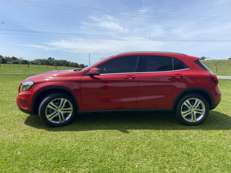 MERCEDES-BENZ - GLA 200 - 2015/2016 - Vermelha - R$ 149.000,00