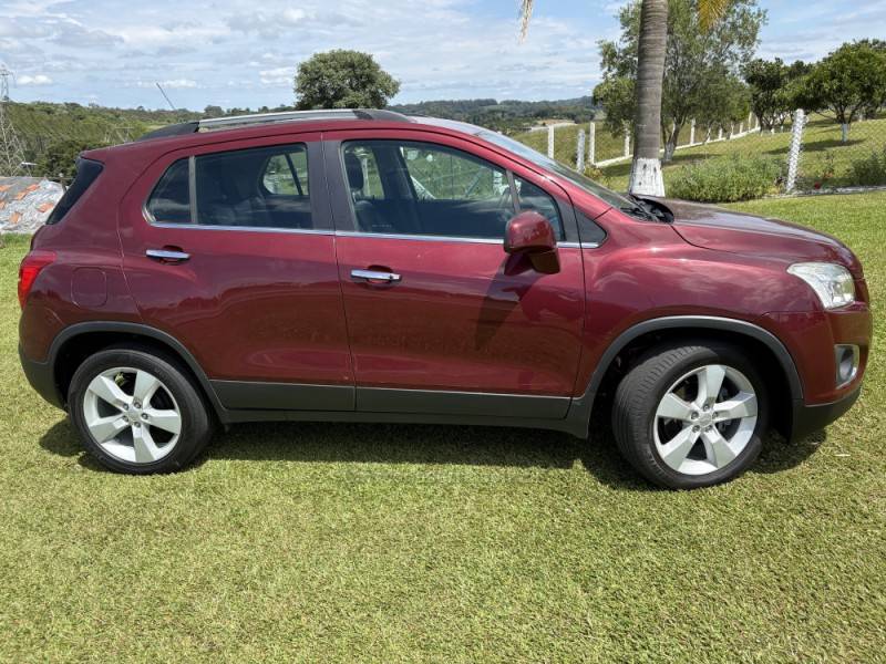 CHEVROLET - TRACKER - 2013/2014 - Vermelha - R$ 71.900,00