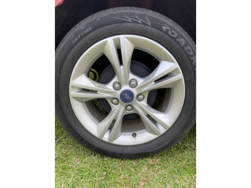 FORD - FOCUS - 2013/2014 - Vermelha - R$ 62.000,00