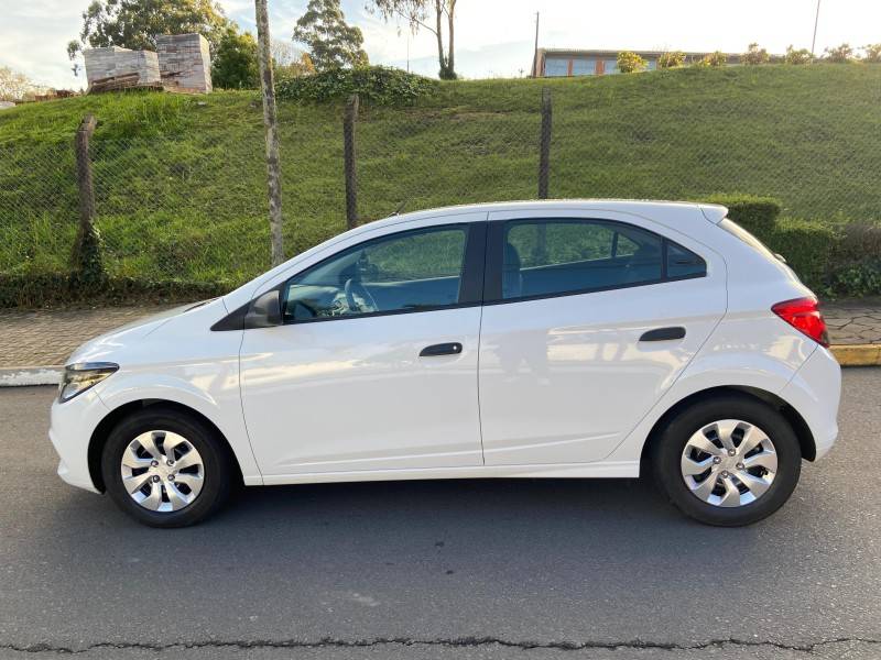 CHEVROLET - ONIX - 2019/2019 - Branca - R$ 54.000,00