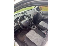 FORD - FIESTA - 2014/2014 - Prata - R$ 39.900,00