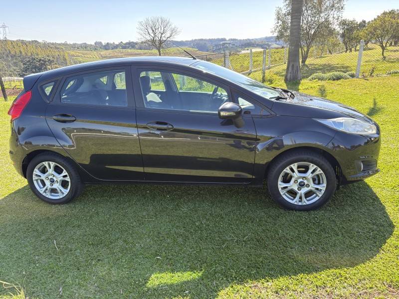 FORD - FIESTA - 2014/2014 - Preta - R$ 46.000,00