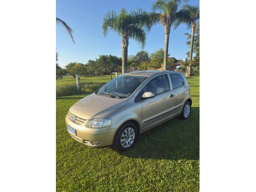 VOLKSWAGEN - FOX - 2004/2004 - Prata - R$ 16.900,00