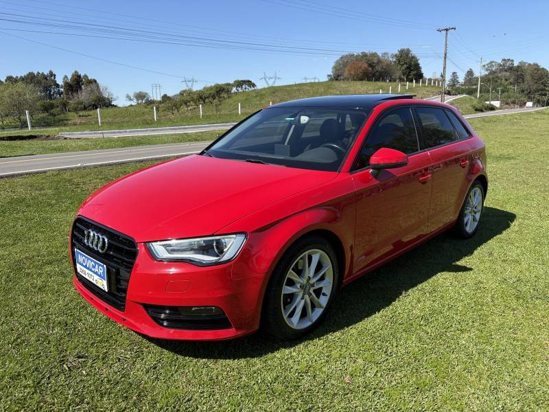 AUDI - A3 - 2014/2015 - Vermelha - R$ 90.000,00