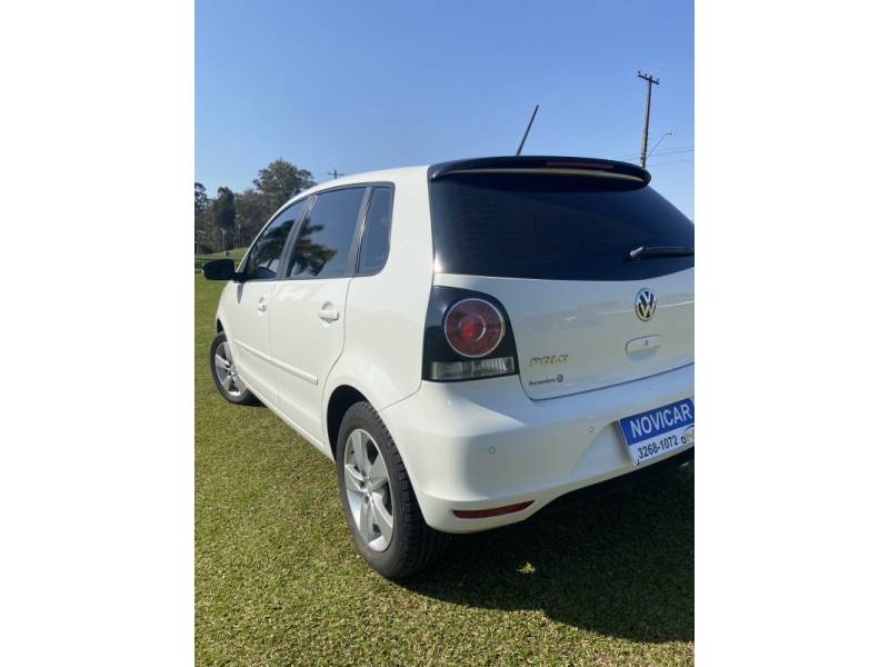 VOLKSWAGEN - POLO - 2014/2014 - Branca - R$ 46.500,00