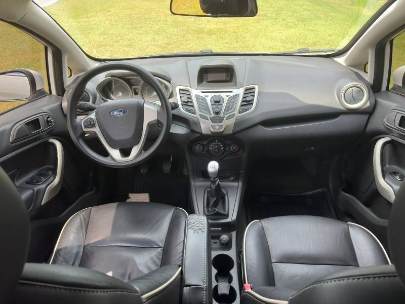 FORD - FIESTA - 2012/2012 - Branca - R$ 41.000,00