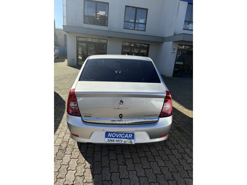 RENAULT - LOGAN - 2013/2013 - Prata - R$ 33.000,00